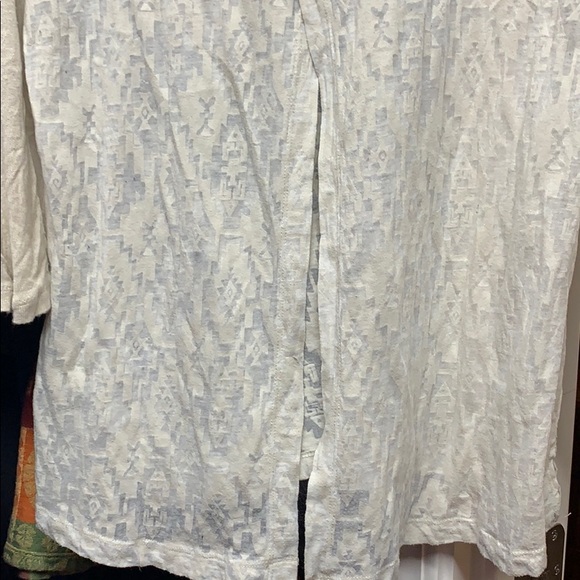 Jack cream top split back sweater top/sleeves. - Picture 3 of 7